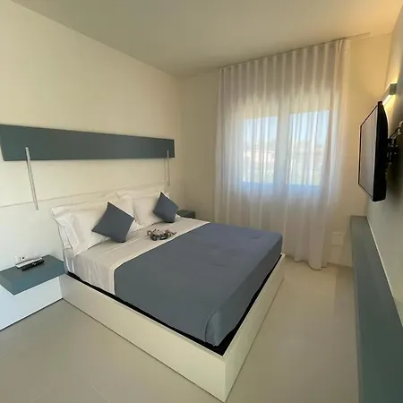 Sant'Elia Deluxe Rooms-2