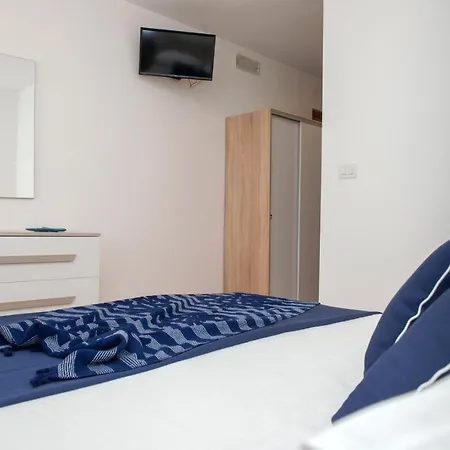Al Faro Guest House-3